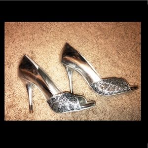 Silver stunning BCBG high heels 👠
